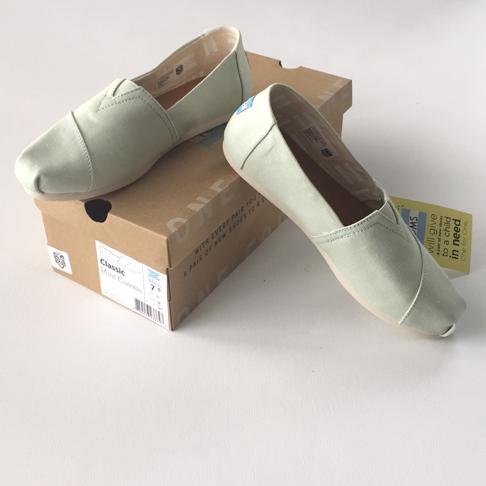 🆕 TOMS Mint Canvas Women's Classics